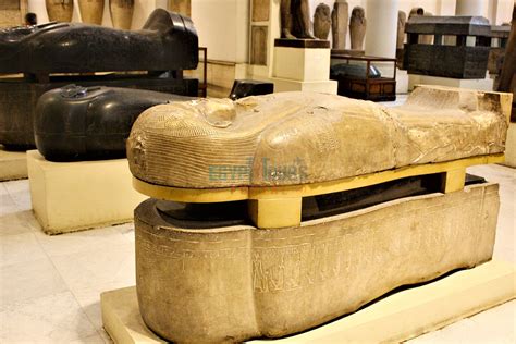 Sarcophagus of Bishop Batias Bir Mısır Hazinesi: Ölüm ve Sonsuzluk ArasındakiDans!